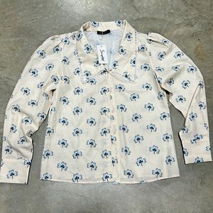 Cream color with blue/black v-neck button up top / Size L / Simplee brand / A-65